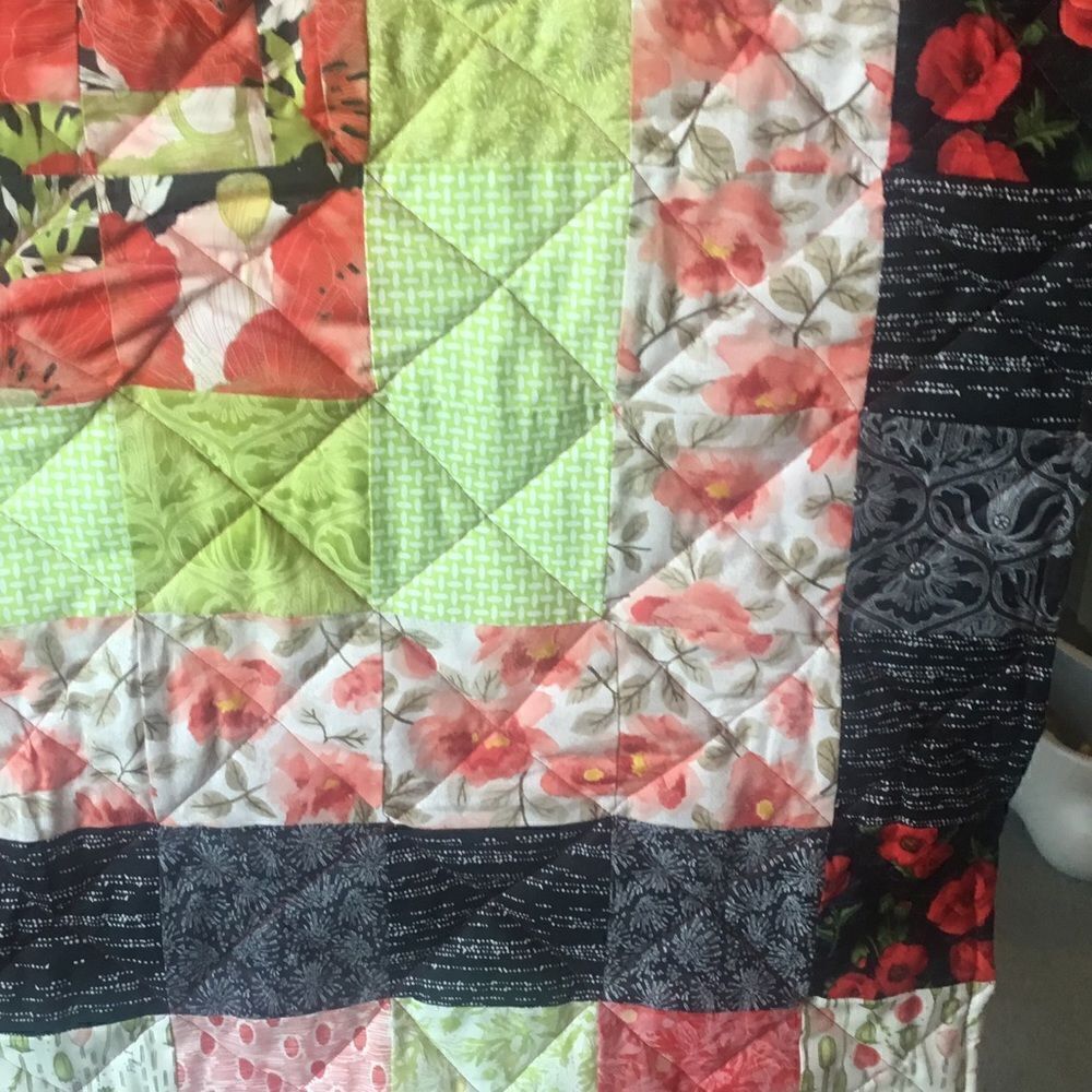 Hand Crafted New Poppies Quilt - Picture 8 of 12